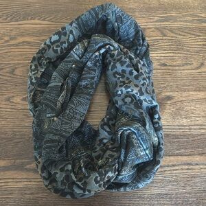 Elegant Blue and Black Patterned Scarf